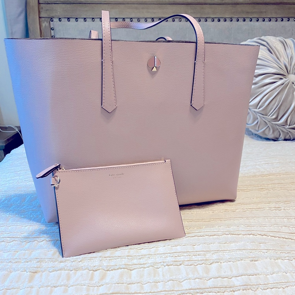 Used like new Kate spade tote w/ Pouch & dust bag